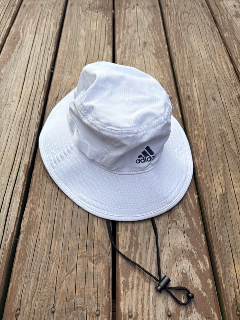 Adidas Men’s Victory 4 Bucket Hat White – Like New